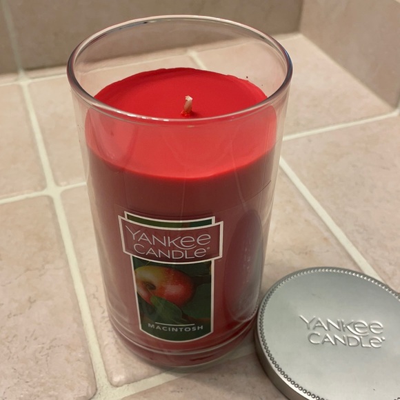 NEW 12oz Macintosh Yankee Candle